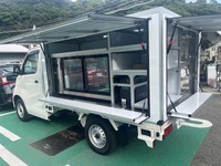 トヨタ・タウンエーストラックがベースの移動スーパー