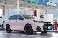 水素ステーションで水素を充填するホンダ CR-V e:FCEV