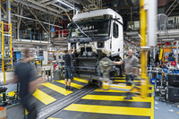 メルセデスベンツの新型EVトラック『eActros 600』量産開始