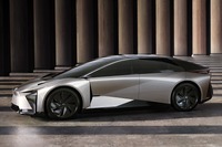 ジャパンモビリティショー2023にコンセプトカーのレクサスLF-ZCが展示され、2026年からの量産が予告されていた