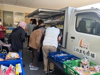 トヨタ・コニック・プロが開発した「このまち市場専用車両」を使用した移動スーパーの実証実験