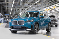 BMWの独レーゲンスブルク工場における2024年のEV生産台数が10万台を突破。iX1がラインオフ