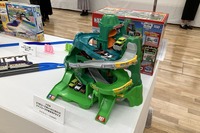 トミカ 2つのコースをいったりきたり! ツインコースやまみちドライブ(タカラトミー)