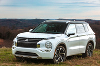 三菱『アウトランダープラグインハイブリッド(PHEV)』