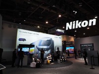 CES 2025のセントラルホールに出展したニコン
