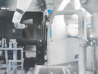 メルセデスベンツがドイツ・ヴェルト工場のトラックキャブ塗装工程を革新的かつ環境に配慮したプロセスへと段階的に移行