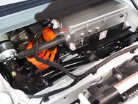 ジムニーのシャシーを使い、電動化を実現した「自動運転電動台車」の内部