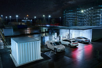 アウディが世界の電力網を再現できるEV充電テストセンターを開設