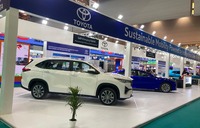 トヨタ・イノーバ・ハイクロスとミライ(インドエネルギーウィーク2025)