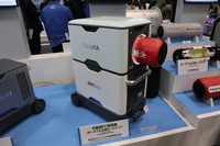 水素カートリッジユニットと組み合わせたアイシンの可搬型FC発電機