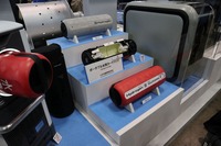 トヨタの水素カートリッジ。法的な認証を取ったのでディーラーなどで市販の道も開けた