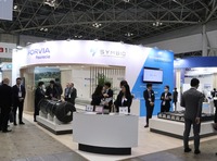 フォルヴィアはシンビオ(フォルヴィア、ミシュラン、ステランティスの合弁会社)と共に出展した
