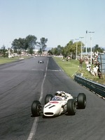 リッチー・ギンサー選手が運転するRA272、1965年メキシコGP
