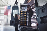 メルセデスベンツが商用車のカスタマイズ手続きを効率化し米国のディーラーで注文可能に