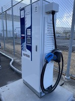 導入された充電器