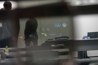 P偏光で表示したことで偏光サングラス越しでも表示は鮮明に見えている