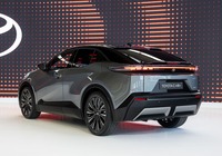 トヨタ C-HR+