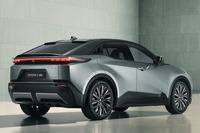 トヨタC-HR+