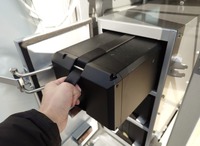 バッテリー交換式EVに搭載したスロット式小型バッテリー