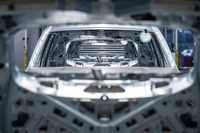 BMWグループが独レーゲンスブルク工場に新車体プレス工程