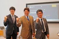 (左から)内野雅之氏、鶴山修司代表取締役社長、平泉善揚氏