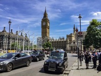 英国、ハイブリッド車とPHEVは2035年まで販売可能に(写真はロンドン)