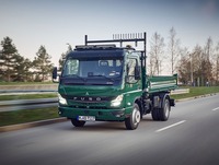 GVW(車両総重量)7.49トンの「eCanter」三転ダンプ架装車