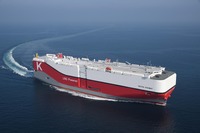 川崎汽船のLNG燃料の自動車専用船「TRITON HIGHWAY」