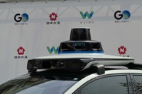 ルーフには360度LIDARと長距離カメラ、ミリ波レーダーを一体化したユニットを搭載