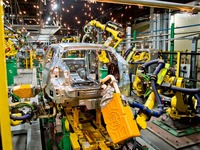 アフトワズが、ラーダブランドの新型車『イスクラ』の生産に向けて最新のロボット技術を導入