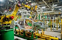 アフトワズが、ラーダブランドの新型車『イスクラ』の生産に向けて最新のロボット技術を導入