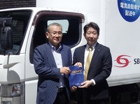 SBSホールディングス本社での、初号車引渡し式