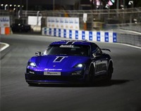 オートリブのロゴが入ったポルシェ・タイカンのフォーミュラEセーフティカー
