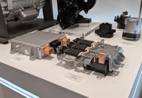 ヴァレオの薄型インバーターとDC/DCコンバーター(上海モーターショー2025)