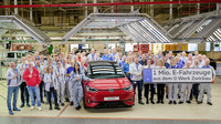 VWの独ツヴィッカウ工場がEV生産100万台達成。『ID.3 GTXパフォーマンス』がラインオフ
