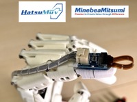 HatsuMuvのロボットハンド「HatsuHand」にミネベアミツミの小型6軸力覚センサー「MMS101」を組み込んだ