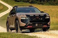 2025年:北米市場で日産ローグPHEVを供給する予定。写真は現行
