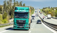 MANの電気トラック『eTGX』が、BMWグループのライプツィヒ工場とレーゲンスブルク工場間の工場間輸送で試験走行