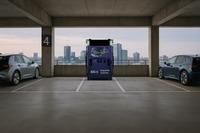 VWグループの充電部門のElliのバッテリー内蔵型DC急速充電器の新モデル「Flexpole Plus」