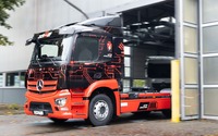 メルセデスベンツの新型EVトレーラーへッド、eアクトロス300