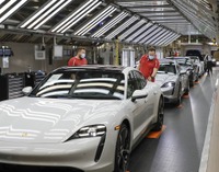 ポルシェ・タイカンを生産するドイツ・ツッフェンハウゼン工場