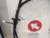 トヨタ:アース線はプルタブのように千切れる部分があり、ボルト締めしていても簡単に引き離せる