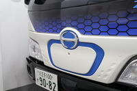 日野自動車の「デュトロZ EVモバイルオフィス」