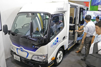 日野自動車の「デュトロZ EVモバイルオフィス」