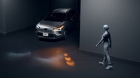 小糸製作所が開発したシグナルロードプロジェクション搭載ヘッドランプ