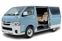 「レクビィソラン」(オプション塗装車)