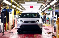 トヨタの米インディアナ工場がハイブリッド車生産100万台。『シエナ』がラインオフ