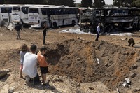 イランによるミサイル攻撃と見られるクレーター(6月17日、イスラエル)