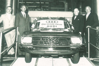 1965年8月13日に生産ラインから出荷された戦後初のアウディ