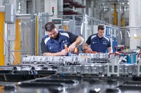 BMWグループが第6世代「BMW eDrive(Gen6)」用高電圧バッテリーの生産を本格化